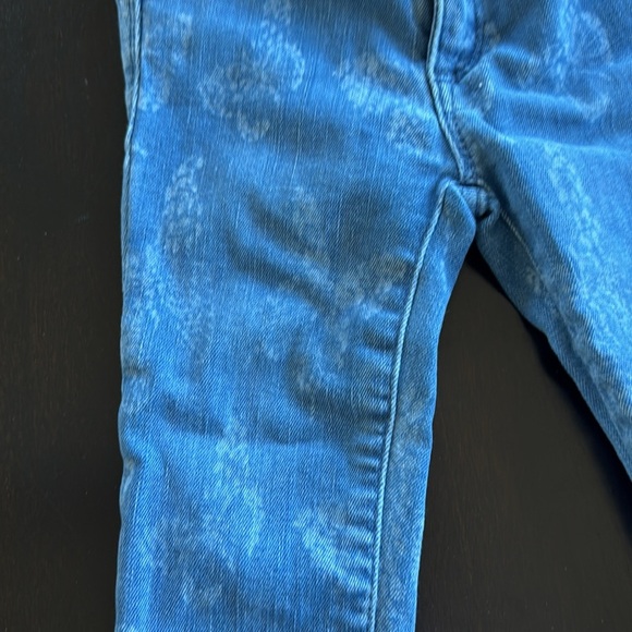 Frayed crop jeans with white washed butterflies size 3T - Picture 2 of 3